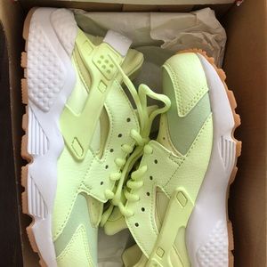 NEW Nike Air Huaraches Run Barely Volt